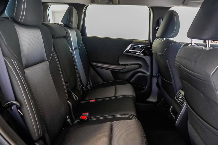 2025 Mitsubishi Outlander LS