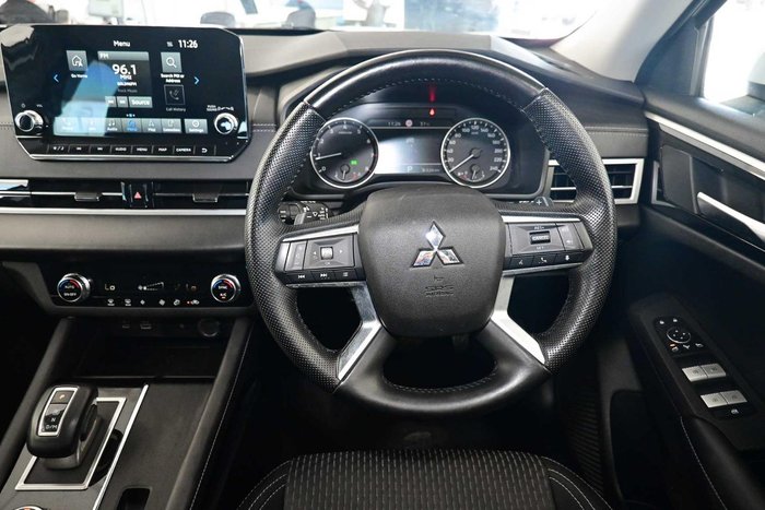 2024 Mitsubishi Outlander LS