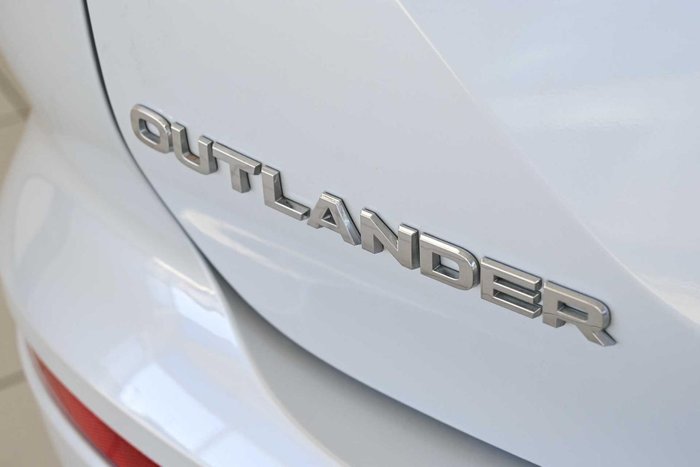 2024 Mitsubishi Outlander LS