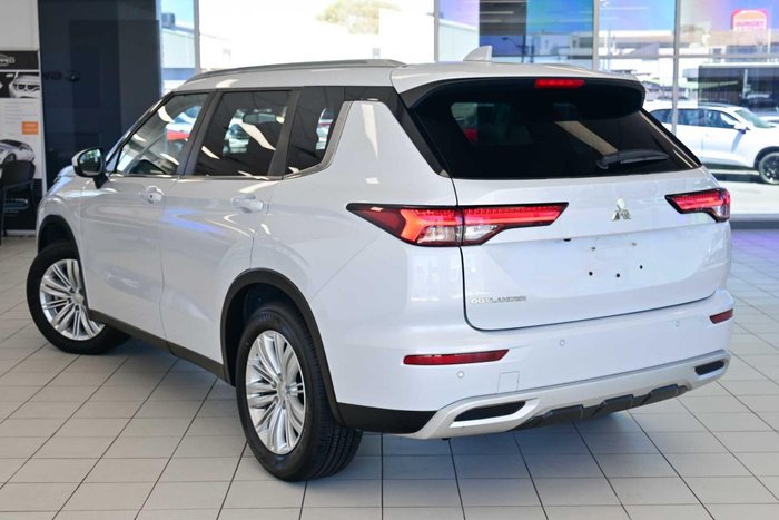 2024 Mitsubishi Outlander LS