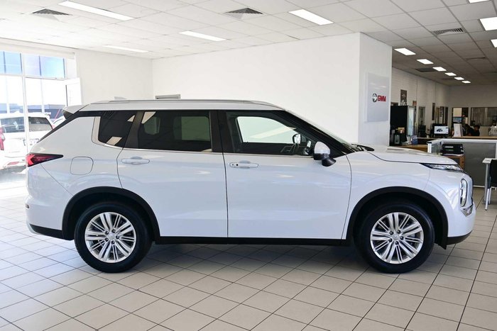 2024 Mitsubishi Outlander LS