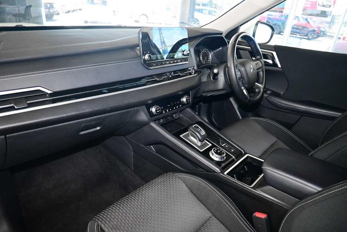 2024 Mitsubishi Outlander LS