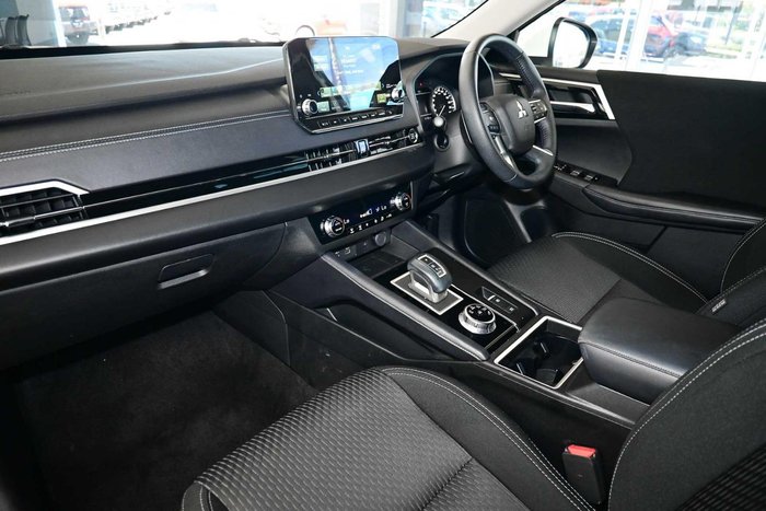 2024 Mitsubishi Outlander LS