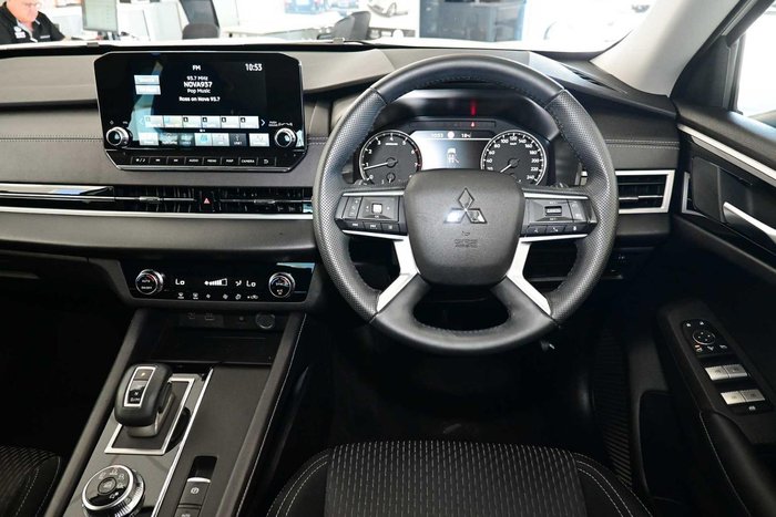 2024 Mitsubishi Outlander LS