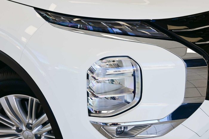 2024 Mitsubishi Outlander LS