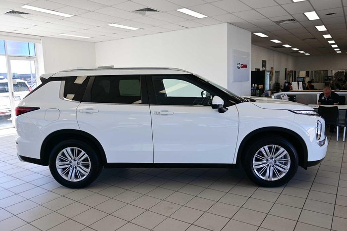 2024 Mitsubishi Outlander LS