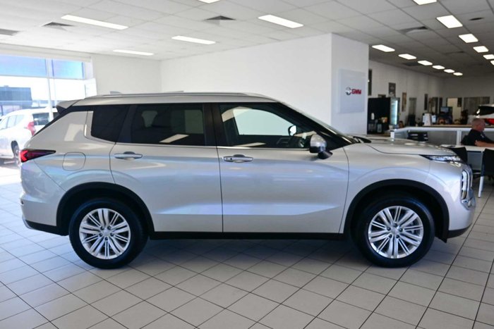 2025 Mitsubishi Outlander LS