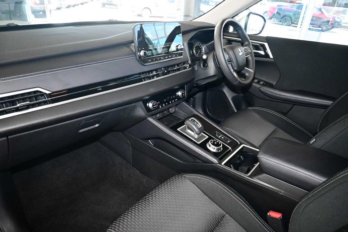 2025 Mitsubishi Outlander LS