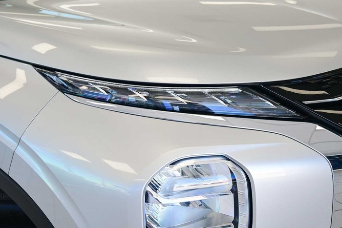 2025 Mitsubishi Outlander LS