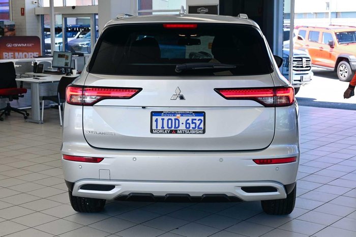 2025 Mitsubishi Outlander LS