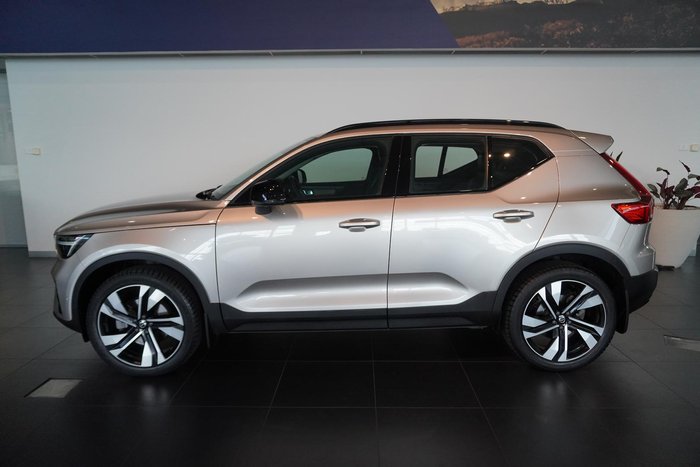 2022 Volvo XC40 Ultimate B5 Dark
