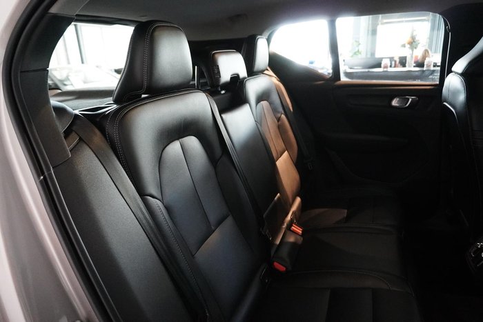 2022 Volvo XC40 Ultimate B5 Dark