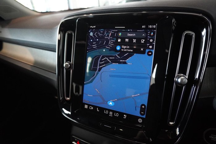 2022 Volvo XC40 Ultimate B5 Dark