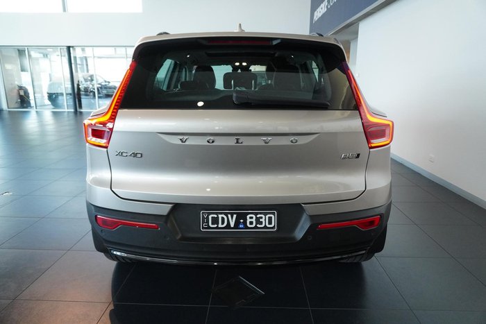 2022 Volvo XC40 Ultimate B5 Dark