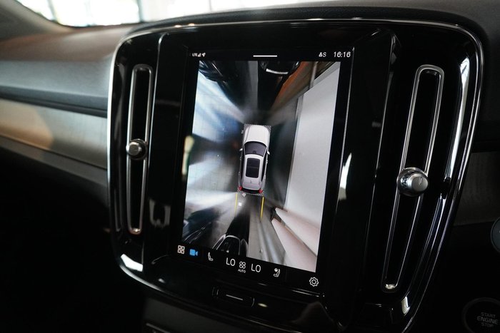 2022 Volvo XC40 Ultimate B5 Dark