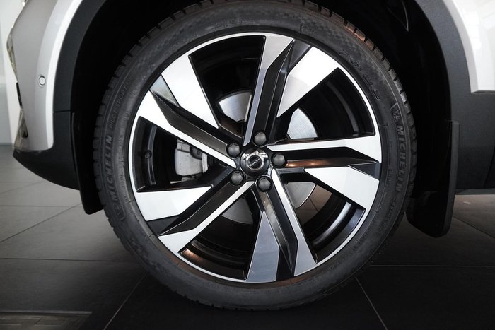 2022 Volvo XC40 Ultimate B5 Dark