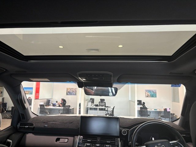 2024 Toyota LANDCRUISER LC300 3.3L V6 DSL VX 7 Seats
