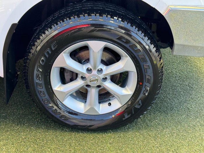 2013 Nissan Navara ST