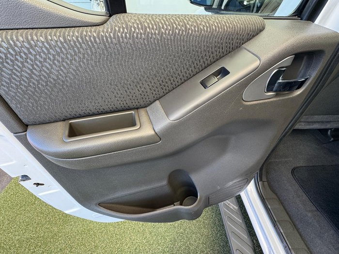 2013 Nissan Navara ST