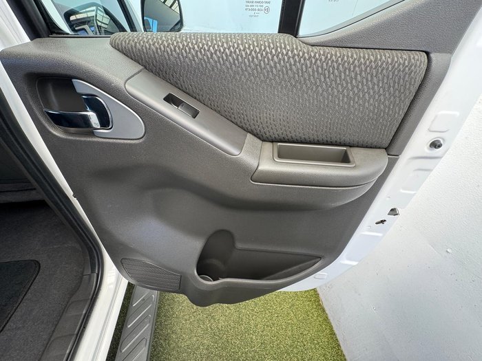 2013 Nissan Navara ST