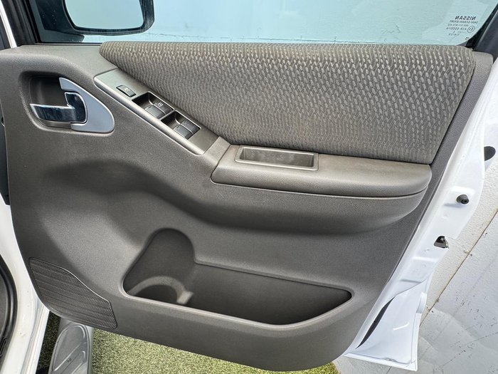 2013 Nissan Navara ST