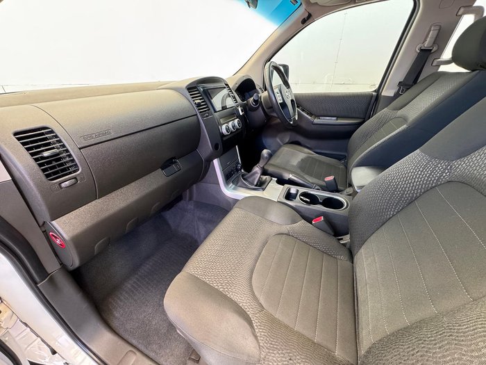 2013 Nissan Navara ST