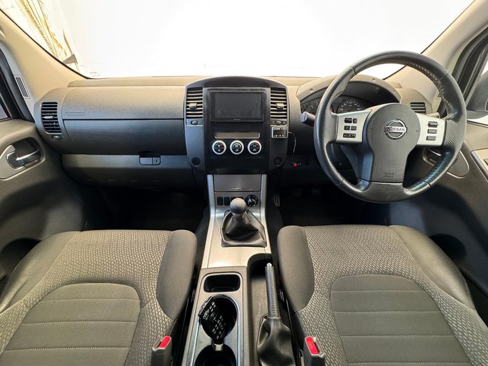 2013 Nissan Navara ST