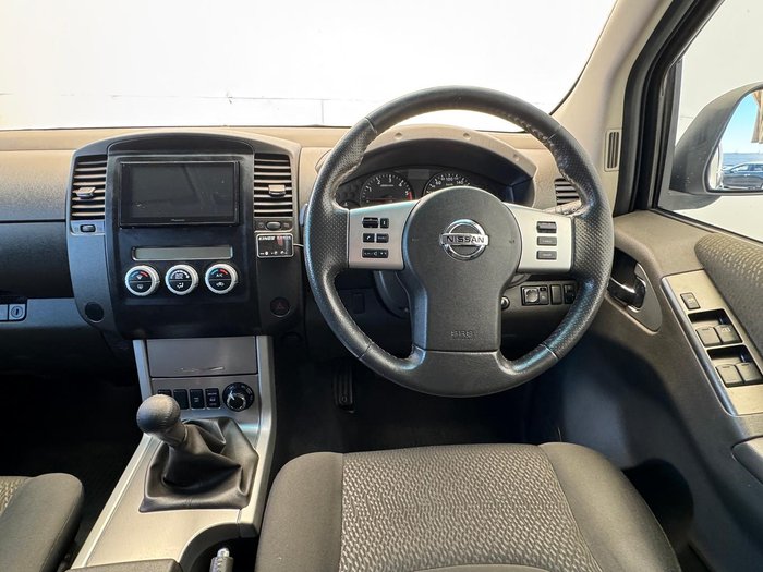 2013 Nissan Navara ST