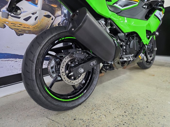 2025 Kawasaki NINJA 500 SE (LAMS) GREEN