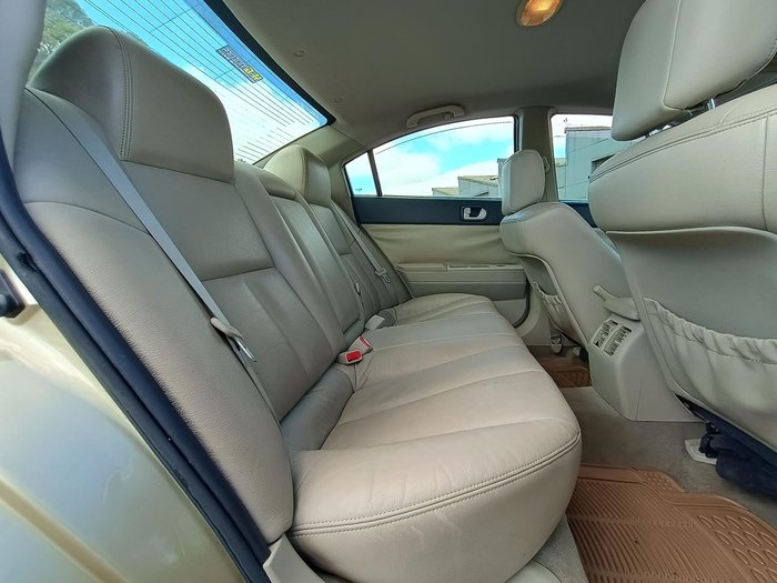 2006 Mitsubishi 380 LS