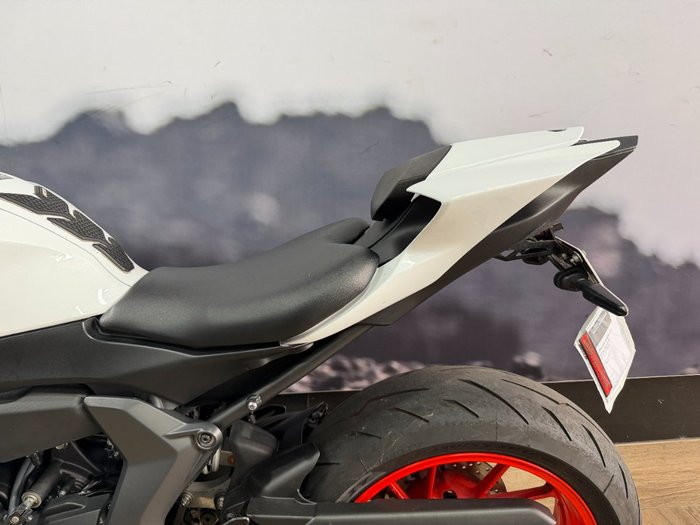 2023 Yamaha YZF-R7LA WHITE