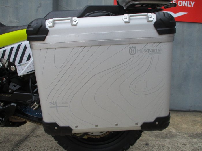 2022 HUSQVARNA NORDEN 901 BLUE