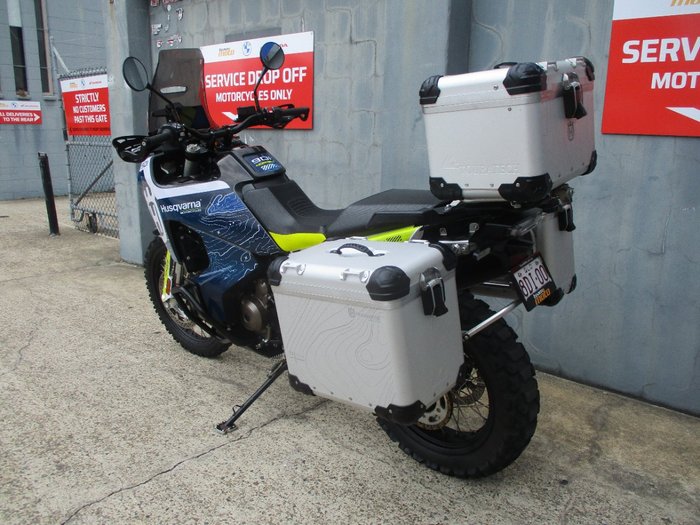 2022 HUSQVARNA NORDEN 901 BLUE