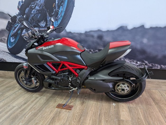 2013 DUCATI 2013 DUCATI 1200CC DIAVEL MOTORCYCLE RED