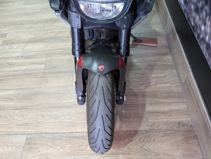 2013 DUCATI 2013 DUCATI 1200CC DIAVEL MOTORCYCLE RED