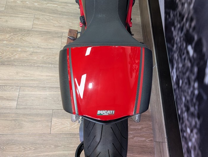 2013 DUCATI 2013 DUCATI 1200CC DIAVEL MOTORCYCLE RED