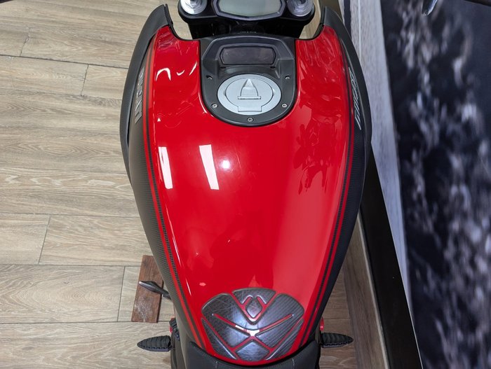 2013 DUCATI 2013 DUCATI 1200CC DIAVEL MOTORCYCLE RED