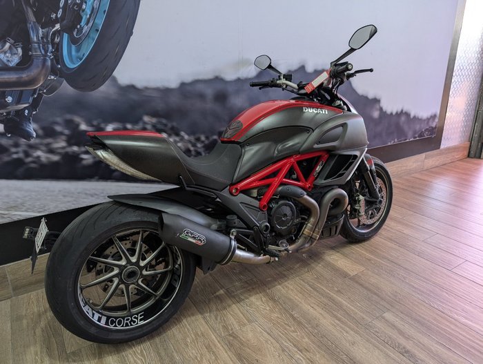 2013 DUCATI 2013 DUCATI 1200CC DIAVEL MOTORCYCLE RED