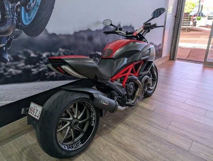 2013 DUCATI 2013 DUCATI 1200CC DIAVEL MOTORCYCLE RED
