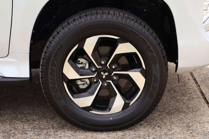 2025 Mitsubishi Pajero Sport GLS