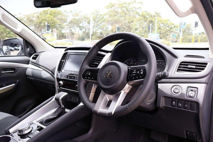 2025 Mitsubishi Pajero Sport GLS