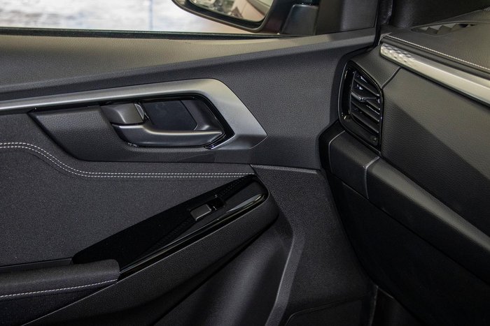 2025 Isuzu D-MAX LS-U