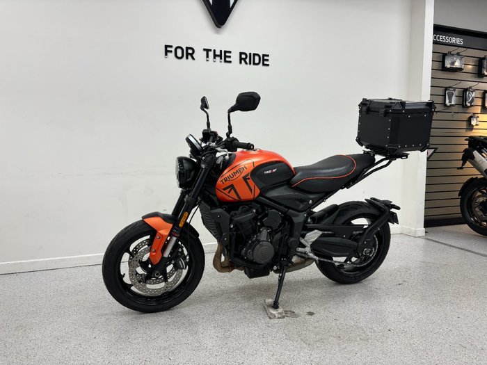 2023 Triumph TRIDENT 660 MATT BAJA ORANGE