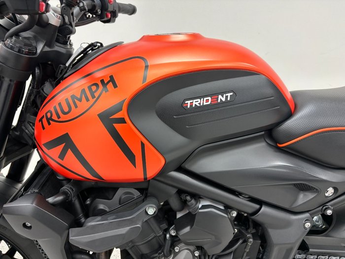 2023 Triumph TRIDENT 660 MATT BAJA ORANGE
