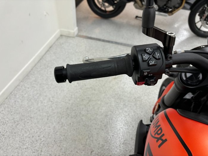 2023 Triumph TRIDENT 660 MATT BAJA ORANGE