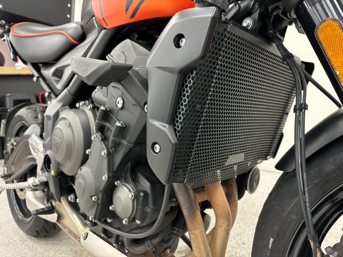 2023 Triumph TRIDENT 660 MATT BAJA ORANGE