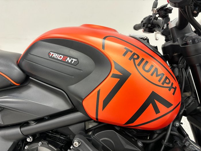 2023 Triumph TRIDENT 660 MATT BAJA ORANGE