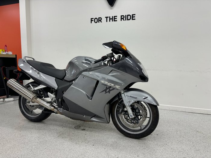 2006 Honda CBR1100XX (SUPER BLACKBIRD) Silver