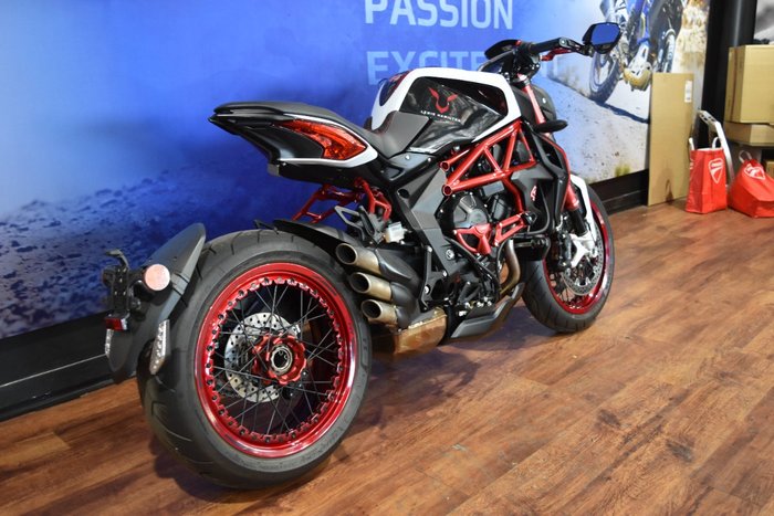 2018 MV Agusta BRUTALE 800 DRAGSTER RR LH44 Red