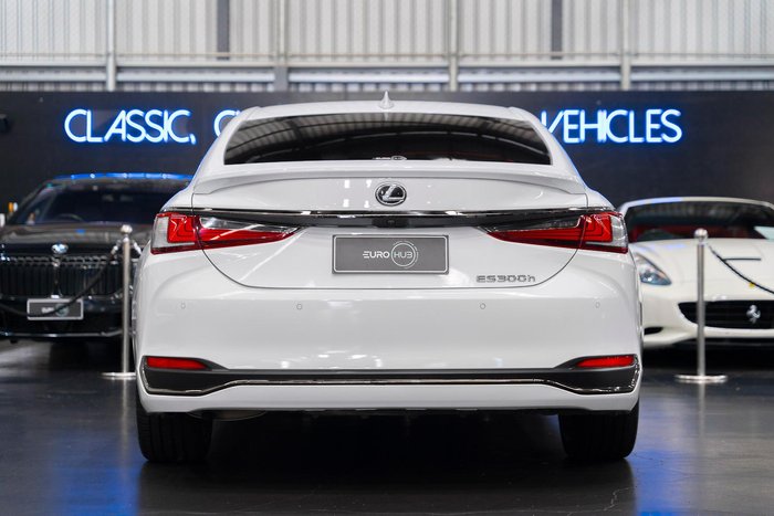 2022 Lexus ES 300h F Sport AXZH10R White Nova